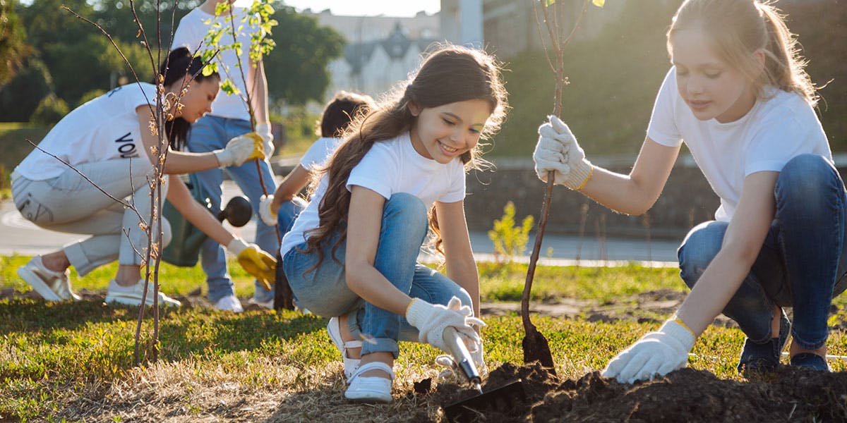 3 Strategies to teach kids civic engagement and community service