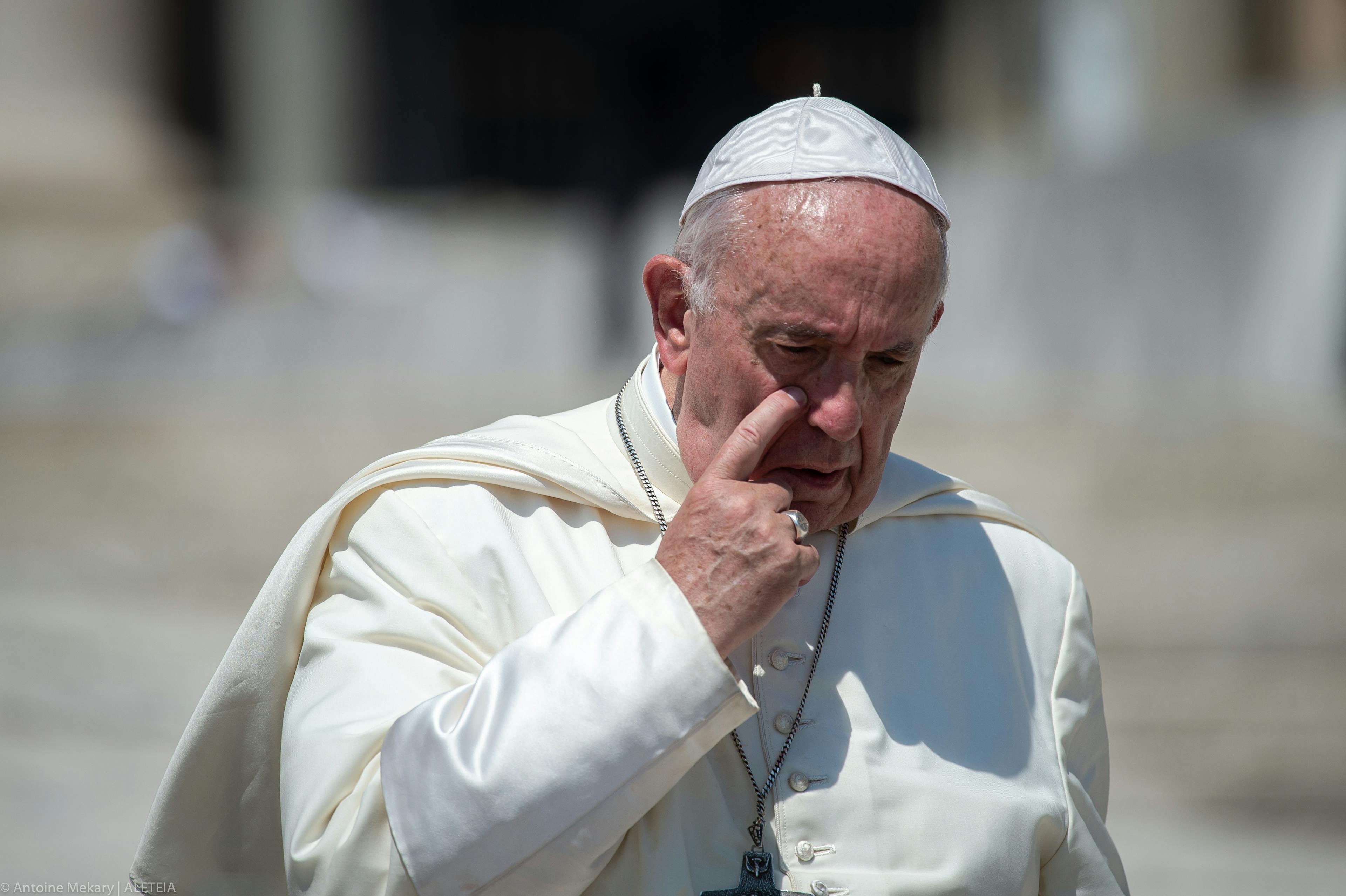 Pope has &#8220;slight flu-like condition,&#8221; cancels audience