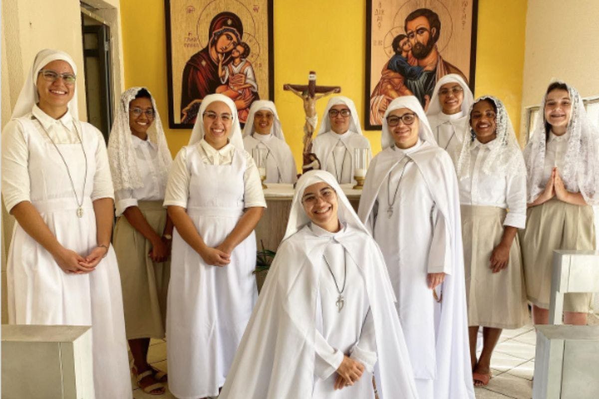 Brazilian nun destroys stereotypes on Instagram