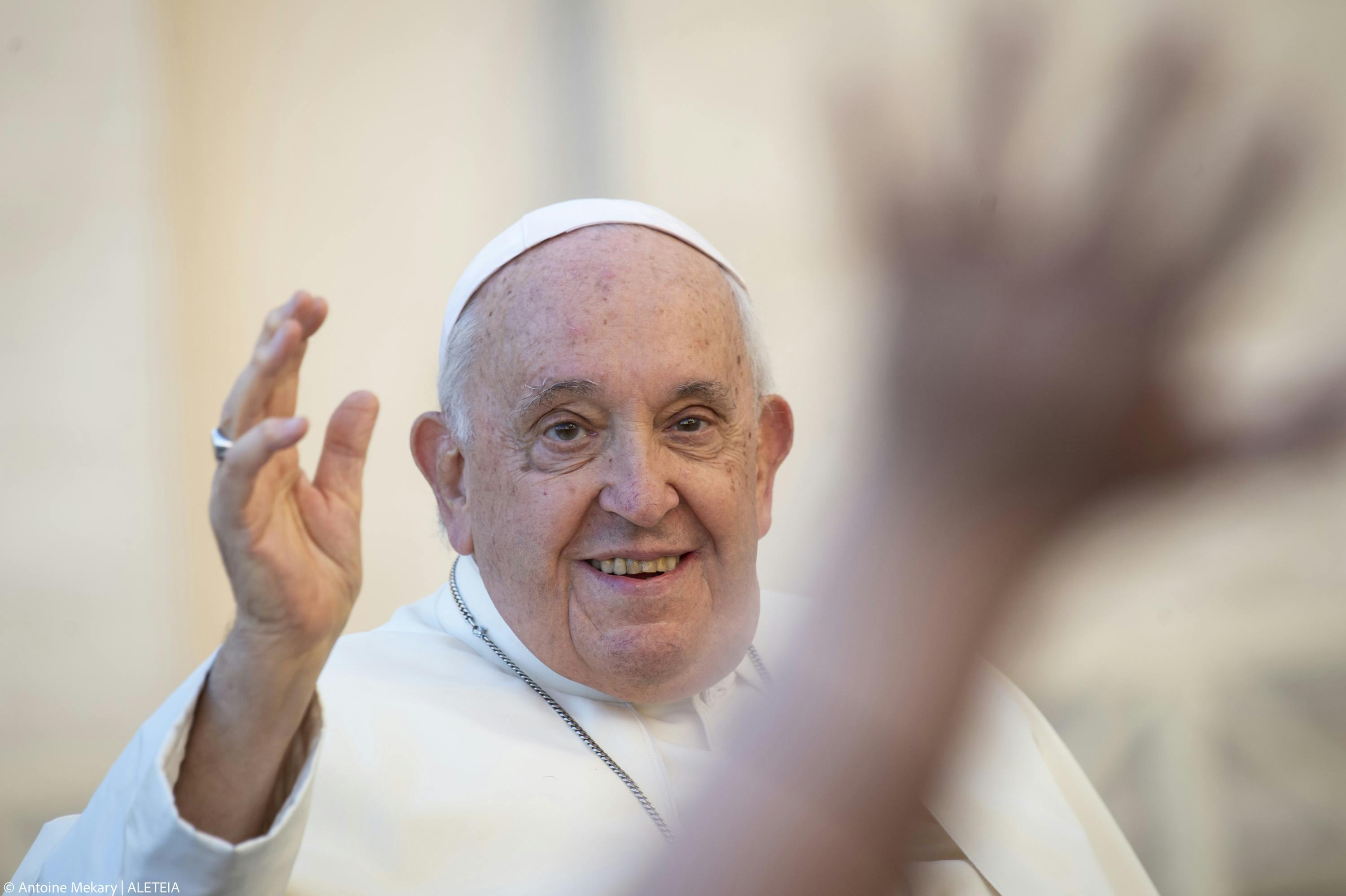 Pope sends message to youth about hope