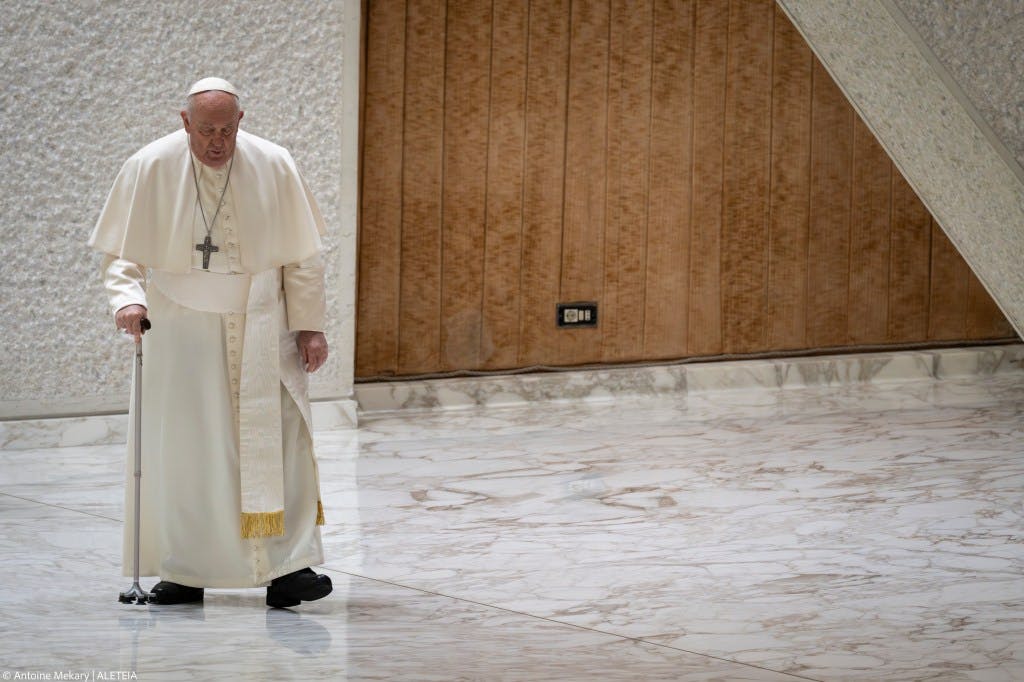 After a brief hospital visit, the Pope resumes his meetings